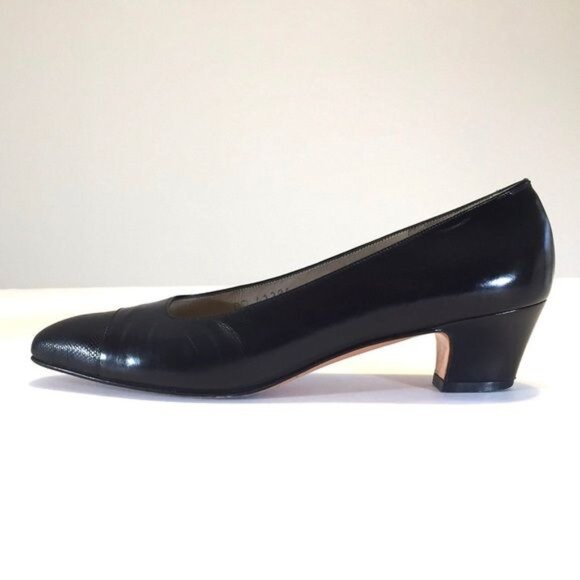 Salvatore Ferragamo Womens Black Block Heel Pumps Cap Toe size 7.5 AA Narrow - Picture 6 of 8